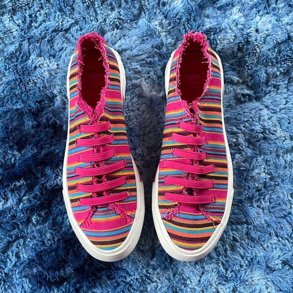 Rocket Dog Shoes Nwot Womens Rocket Dog Striped Shoes Size 75 Super